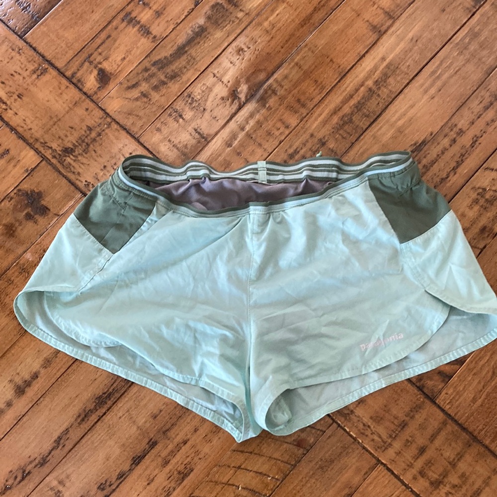 Patagonia women’s strider pro short 3” Gypsum green size S
